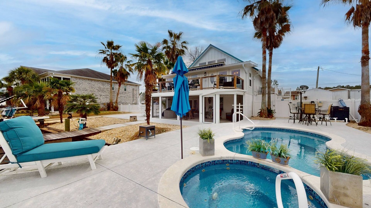 Socastee House | Charming Intra-Coastal Waterway home w/private pool, hot tub spa combo