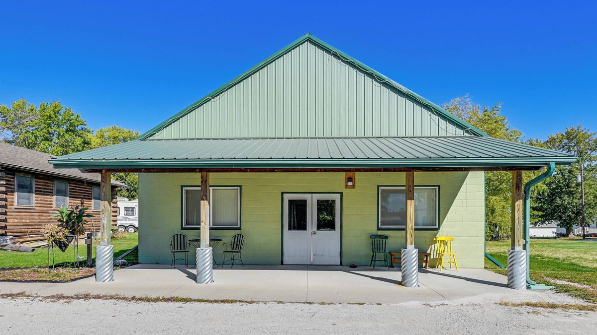 Ellston House | Charming Iowa Home: 1 Mi to Golf