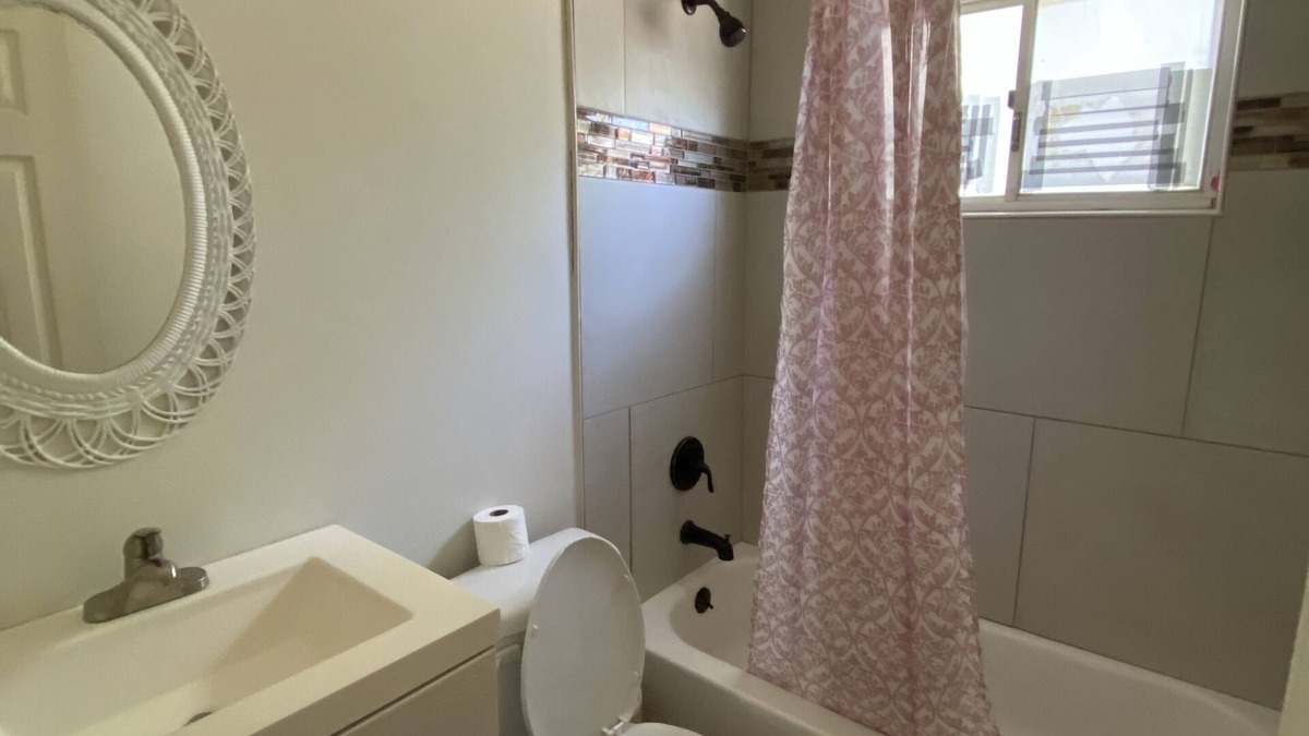 New Smyrna Beach Cottage | Charming Island Cottage - Pet Friendly