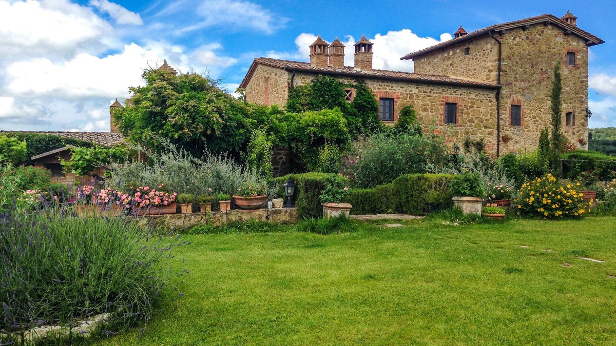 Castelnuovo Berardenga Villa | Charming Tuscany Villa with magical Garden, shared pool, Chianti Area