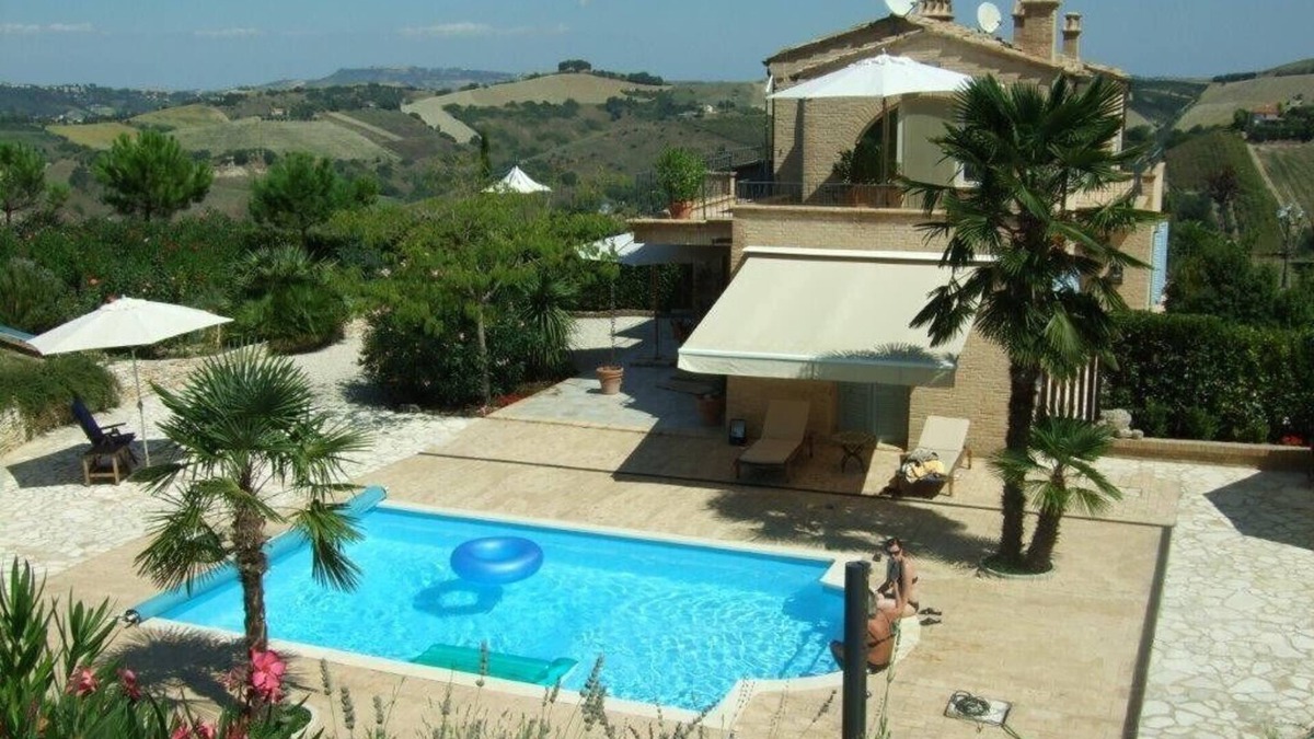 Cossignano Cottage | Charming Italian house with pool and Mediterranean garden
