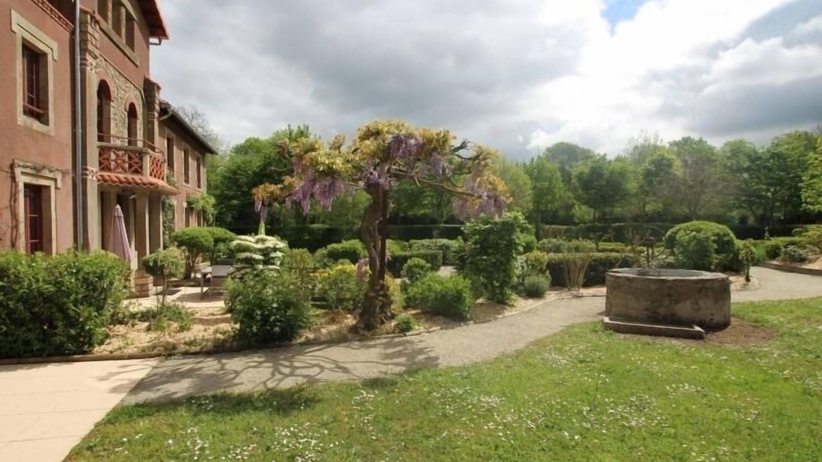 Cugand Cottage | Charming Italian-Style Home with Pool in Scenic Village, Near Amenities