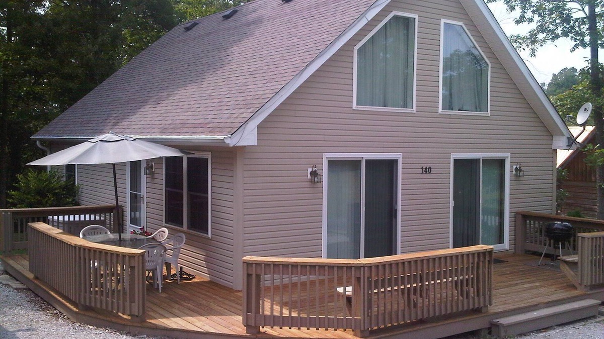 Burkesville Ski Chalet | Charming 'J's Chalet' @ Dale Hollow Lake (Sulphur Creek Marina)