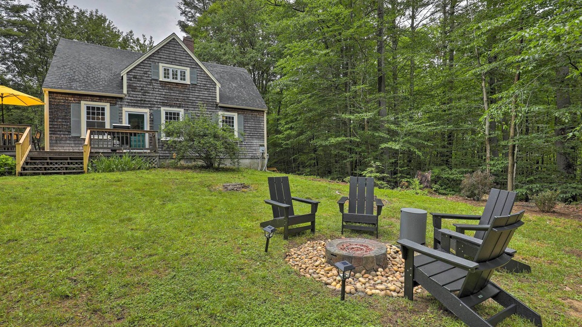 Jaffrey Cottage | Charming Jaffrey Cottage w/Deck & Grill!
