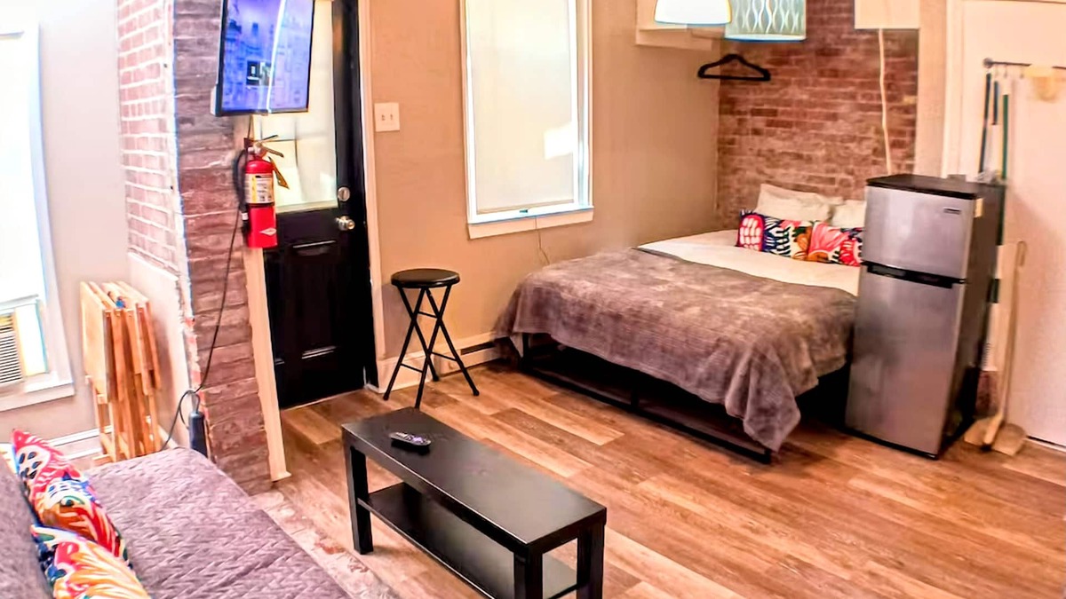 Norris Square Apartment | Charming Jawn in fabulous Fishtown with W/D, AC, Private Patio, and fast WiFi