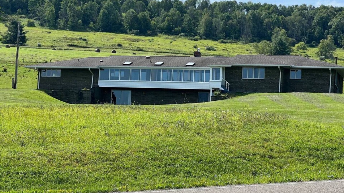 Wellsboro Cabin | Charming King Suite w/Shared Game Room + Firepit