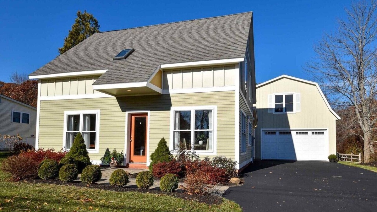 Kittery House | Charming Kittery Cape with Bonus Room & Hot Tub