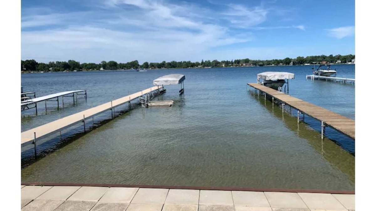 Waterford House | Charming Lake Front Home