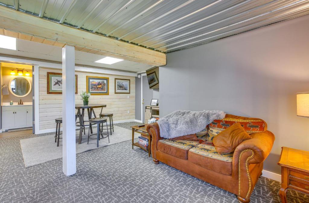 Lake Ann Apartment | Charming Lake Ann Apartment - Walkable Location!
