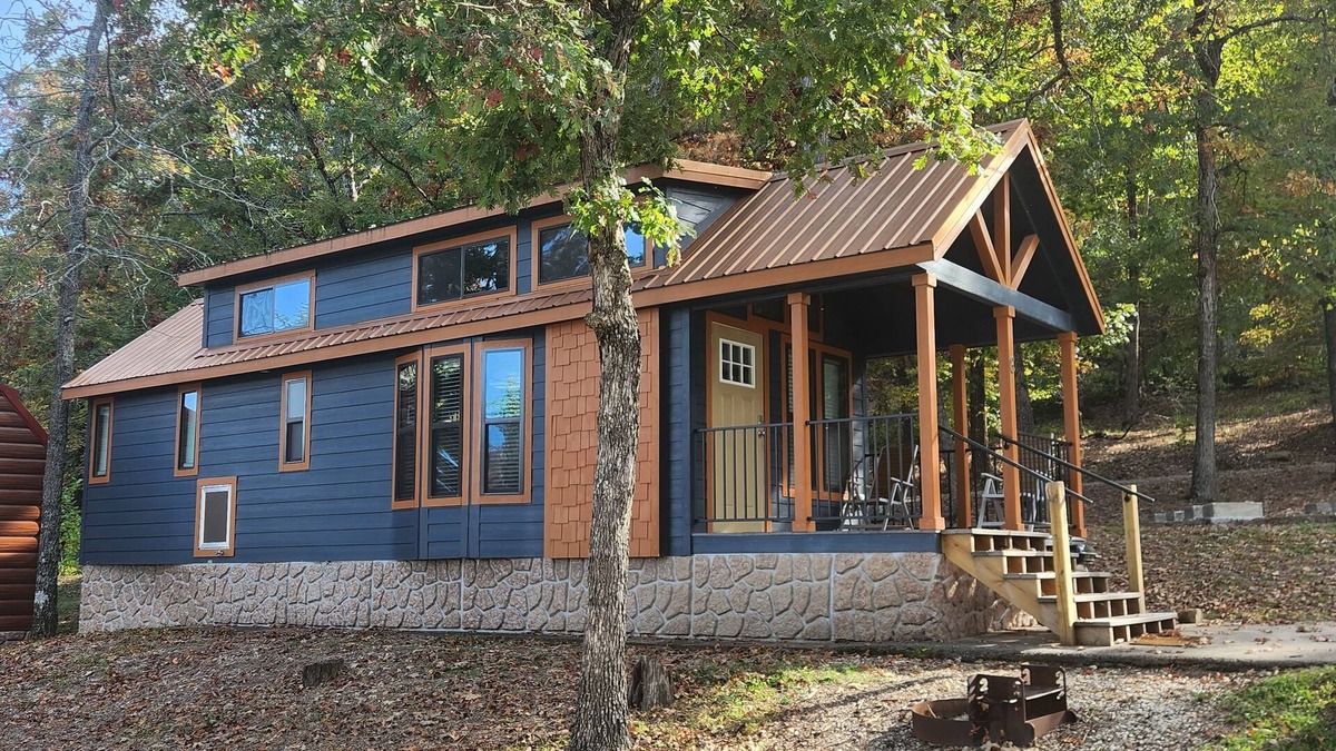 Gepp Cabin | Charming Lake Cabin featuring 1 Bedroom 1 Bathroom with a loft