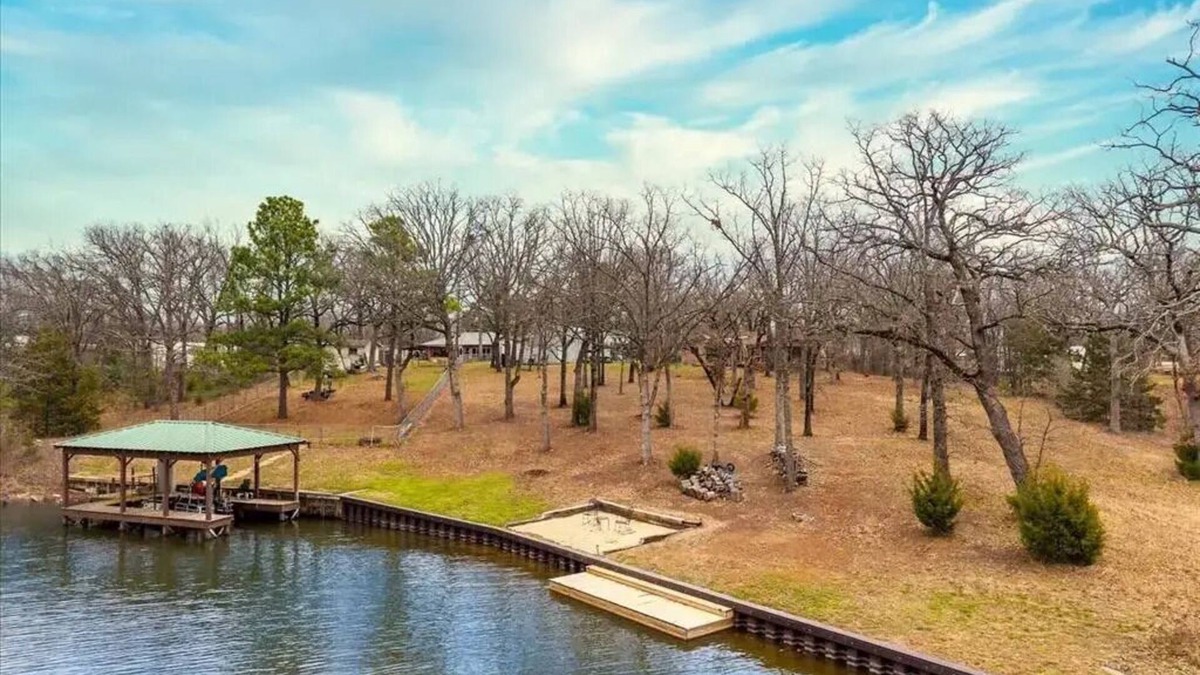 Quitman House | Charming Lake Fork waterfront 3-bedroom house with boat dock