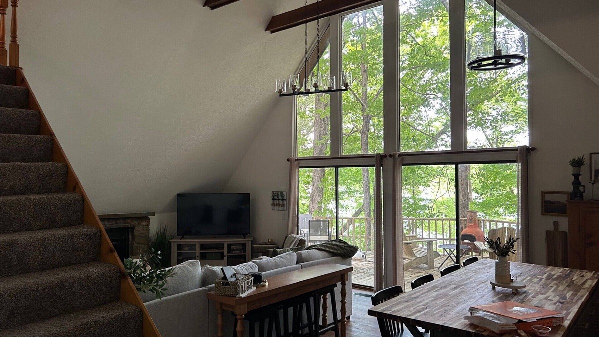 Cub Run Cabin | Charming lake front 3-bedroom/loft cabin w/AC, WiFi in delightful Cub Run, KY.