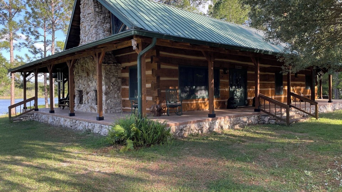Paisley Cabin | Charming Lake Front Cabin