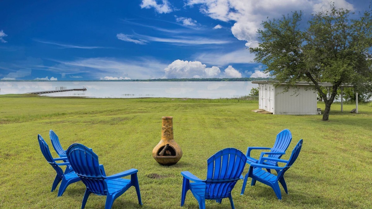 Quinlan House | Charming Lake Front Home Fishing Dock Fire Pit Kayaks