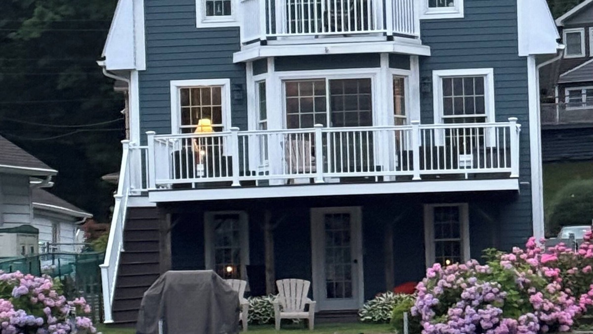 Lake Hopatcong House | Charming Lake Home on Lake Hopatcong in a quiet cove bring a boat or Waverunner