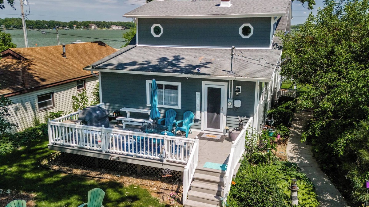 Cedar Lake House | Charming Lake House, Lake View, Private Pier, Bugaboo Bar and Water Sports!