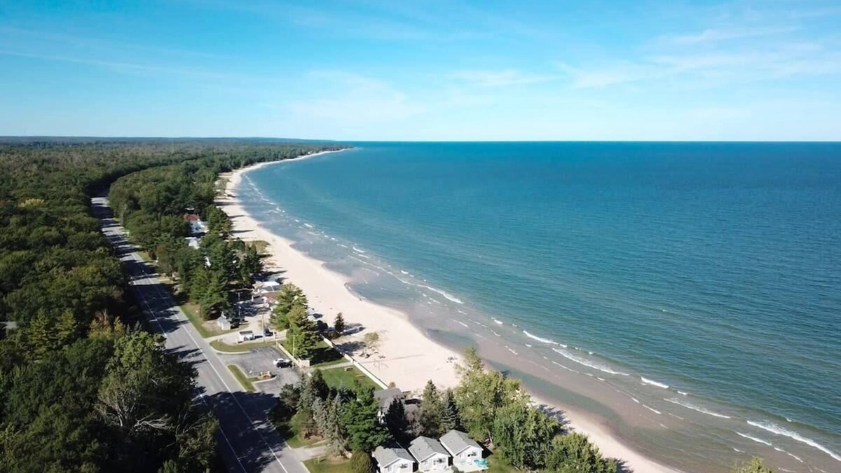 Oscoda House | Charming Lake Huron Cottage Private Beach Access