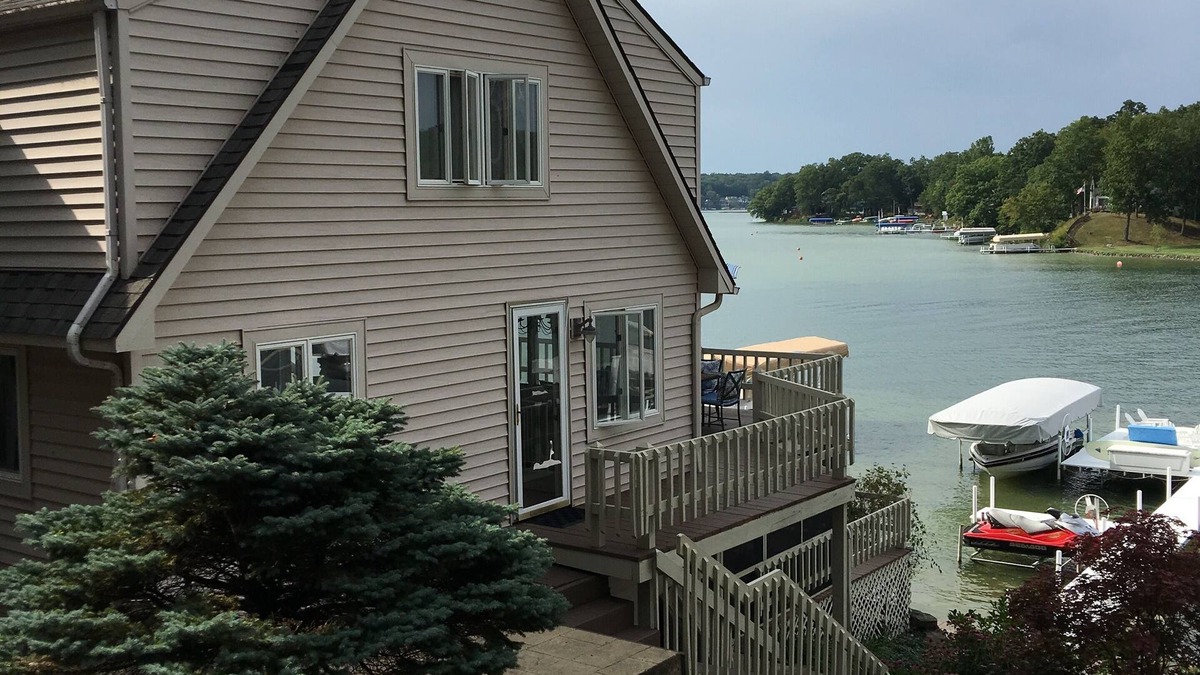 Angola House | Charming Lake James Getaway! Only 2 1/2 hours from Chicago and Indianapolis!