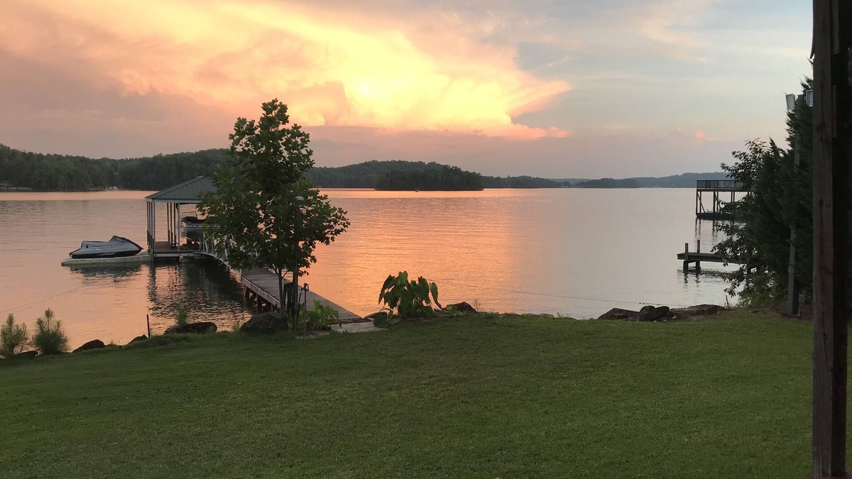 Six Mile Cabin | Charming Lake Keowee Retreat, 16 miles from Clemson!