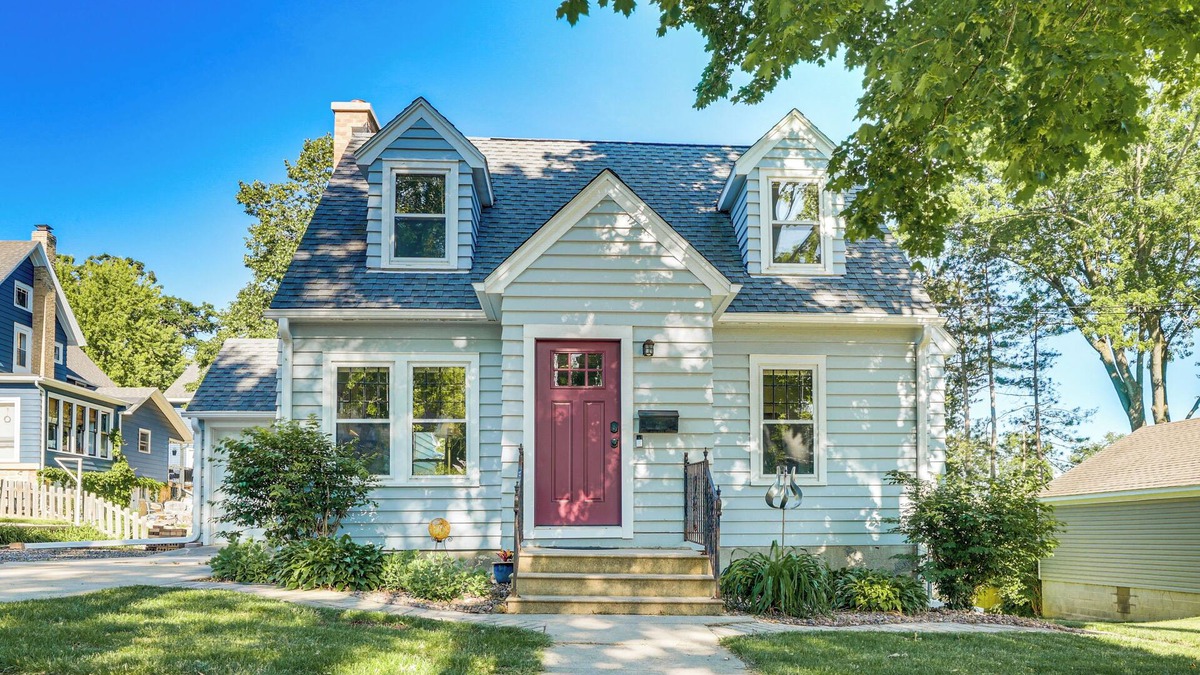 Lake Mills House | Charming Lake Mills Home Near Rock Lake & Beach
