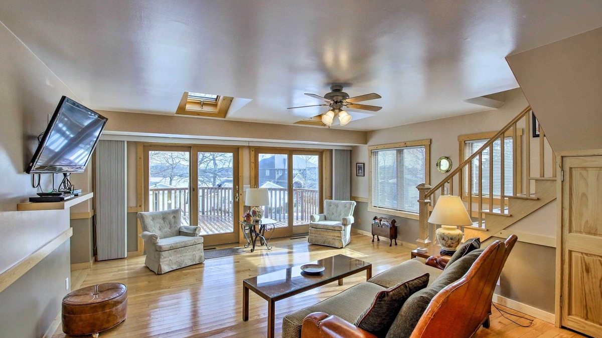 Lake Ripley Cottage | Charming Lake Ripley Cottage w/Water View!