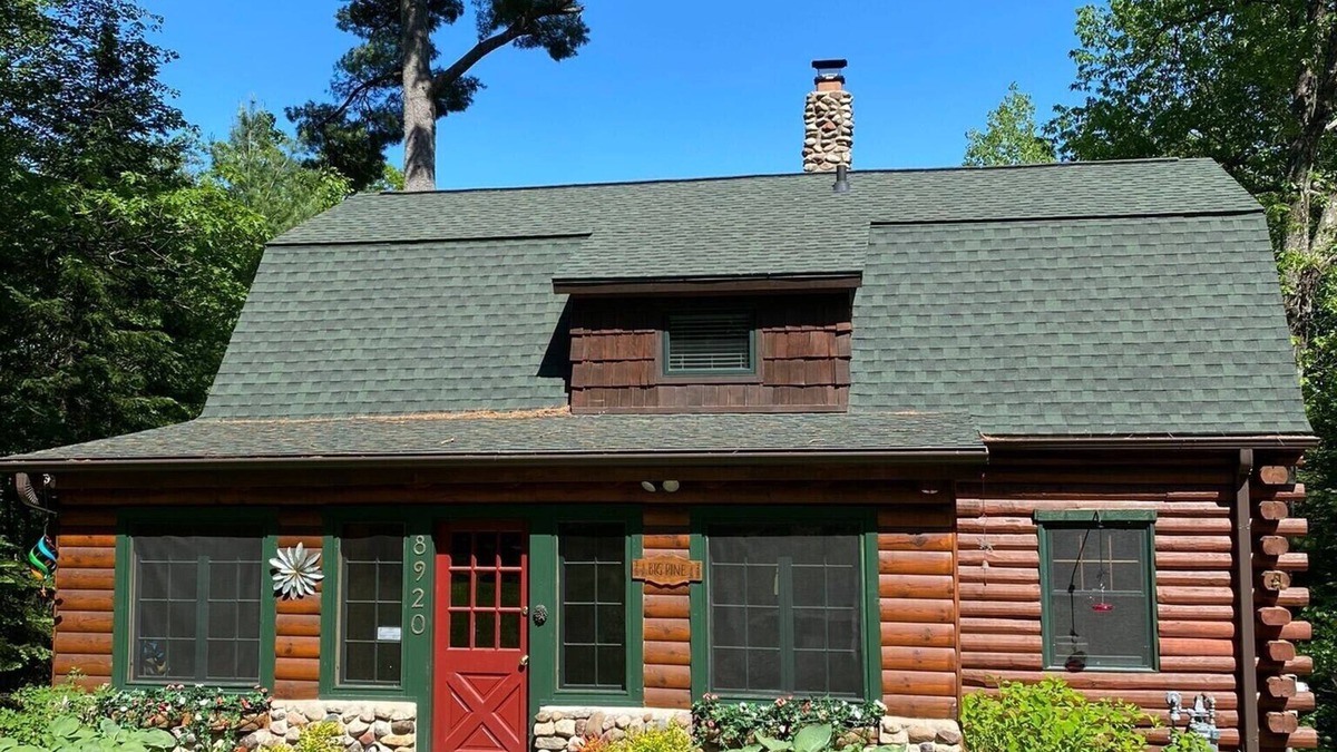 Minocqua House | CHARMING LAKE SHISHEBOGAMA LOG HOME - Sleeps 6- 3bd and 2.5 bath