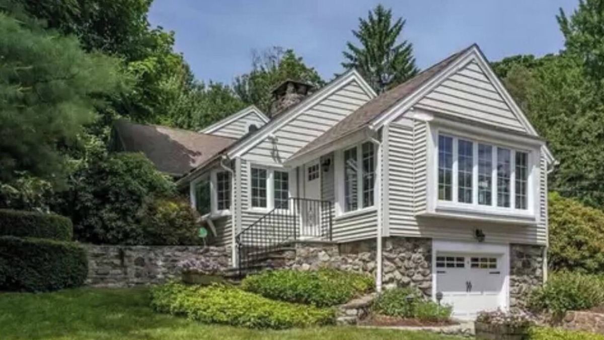 New Fairfield House | Charming lake side retreat