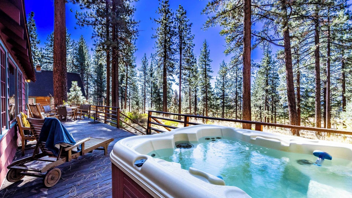 Elk Point House | Charming Lake Tahoe Cabin walking distance to beach! (EP432)
