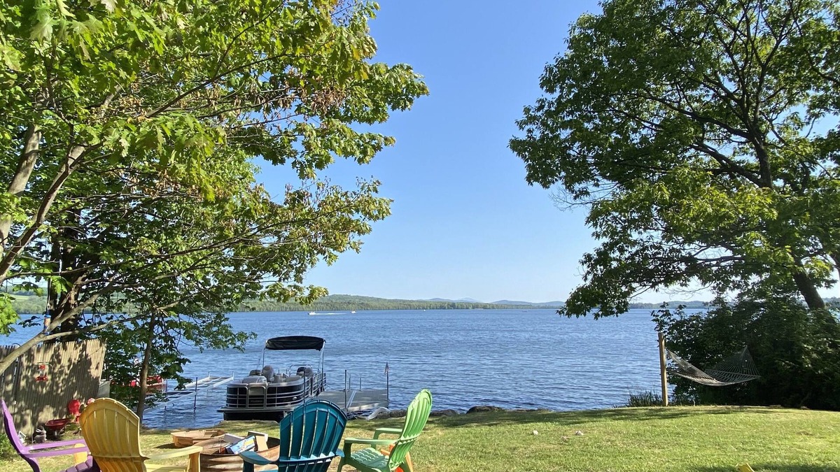 Franklin Cottage | Charming Lakehouse private yard, boat dock/wifi.
