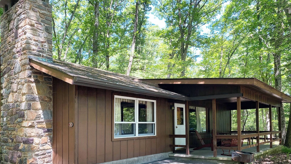 Reeders Cabin | Charming Lake View Cabin in the Poconos on Private Resort