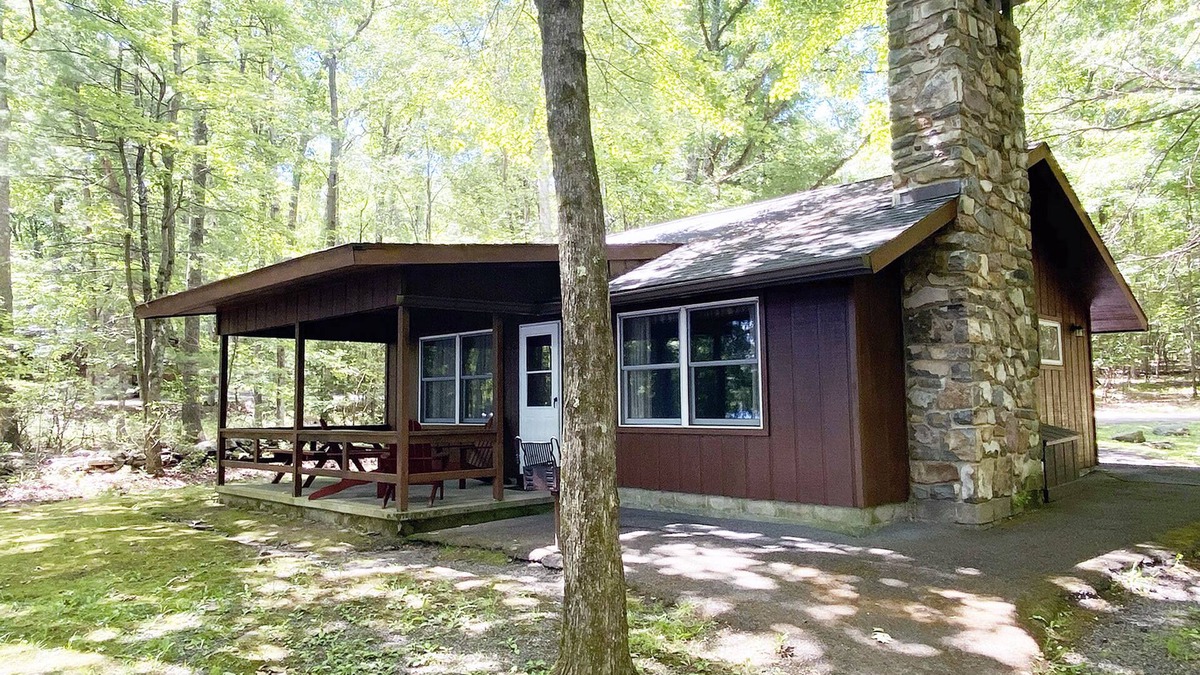Reeders Cabin | Charming Lake View Cabin in the Poconos on Private Resort