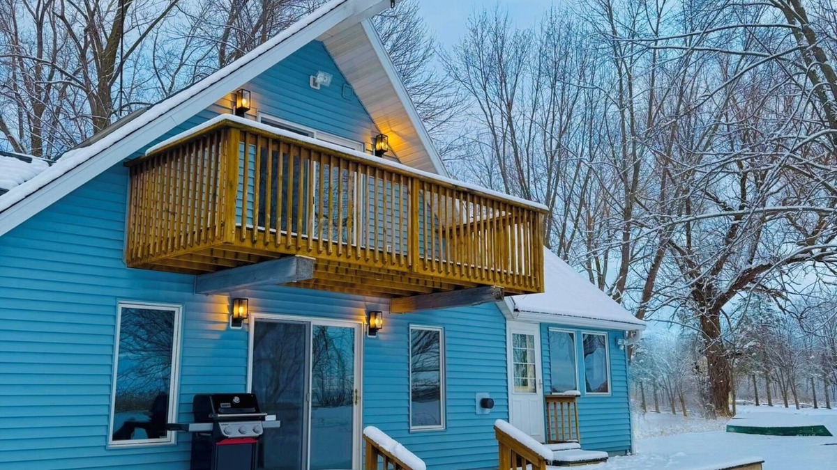 Peshtigo Cabin | Charming Lakefront cabin w/Jaccuzi