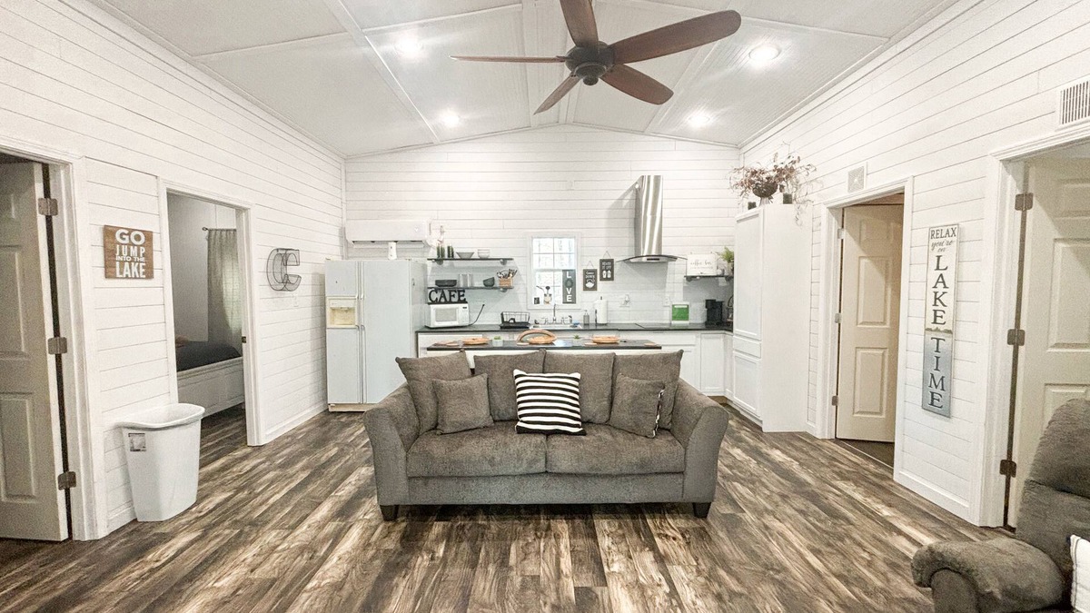Cullman Cabin | Charming Lakefront Cabin