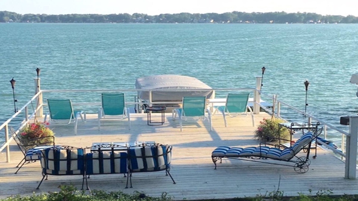 Cassopolis Cottage | Charming lakefront cottage with beautiful sunsets! 5 bedrooms, new master bath