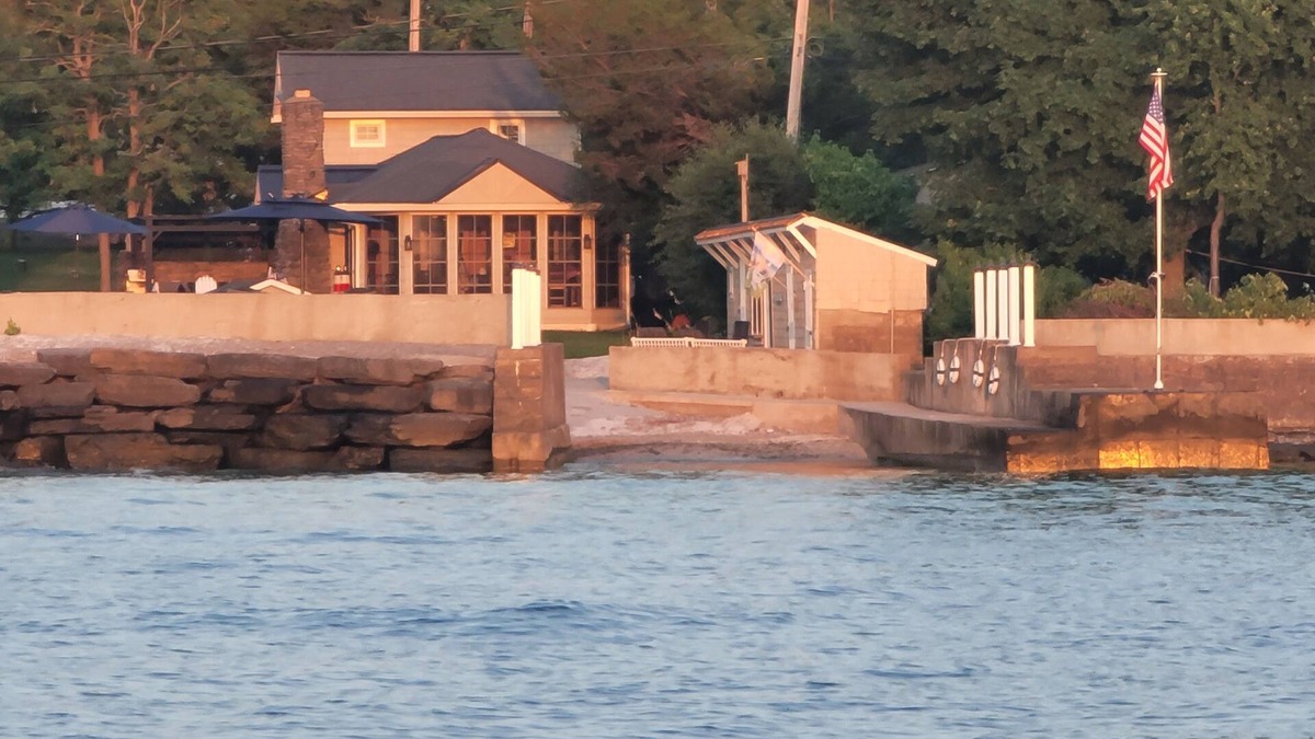 Henderson Cottage | Charming Lakefront Cottage in 1000 Islands region 2 Bedrooms, 1 Loft, Wi Fi & AC