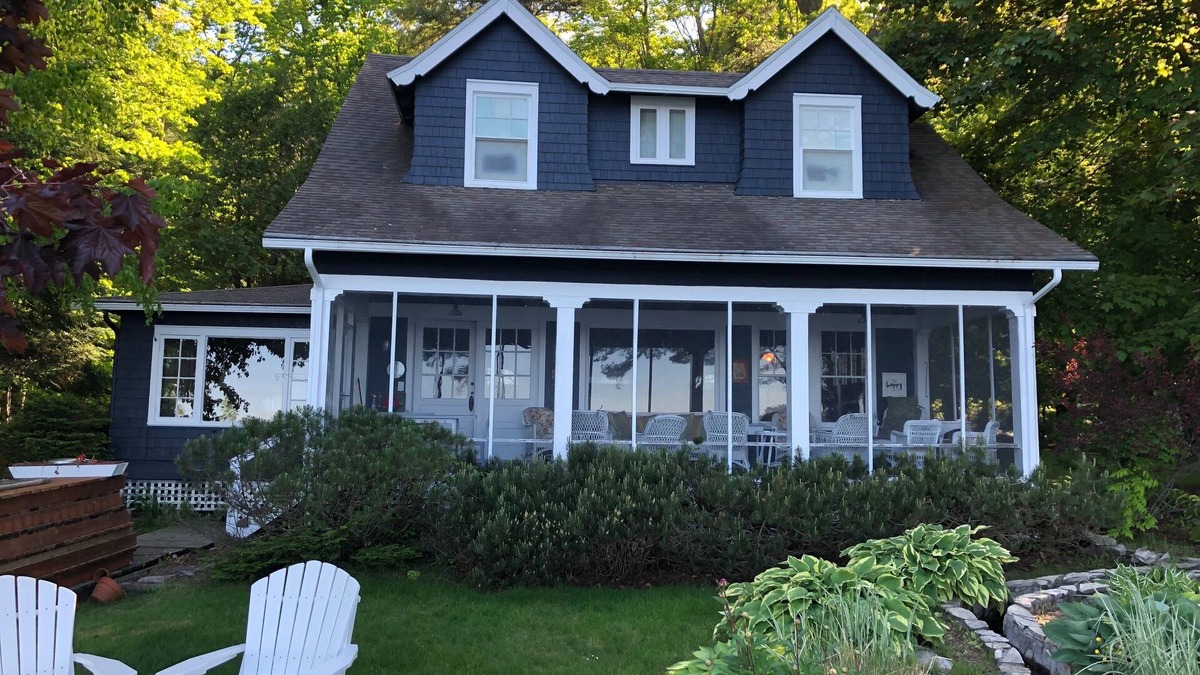 Alanson House | Charming Lakefront Cottage in one of the best locations on Burt Lake