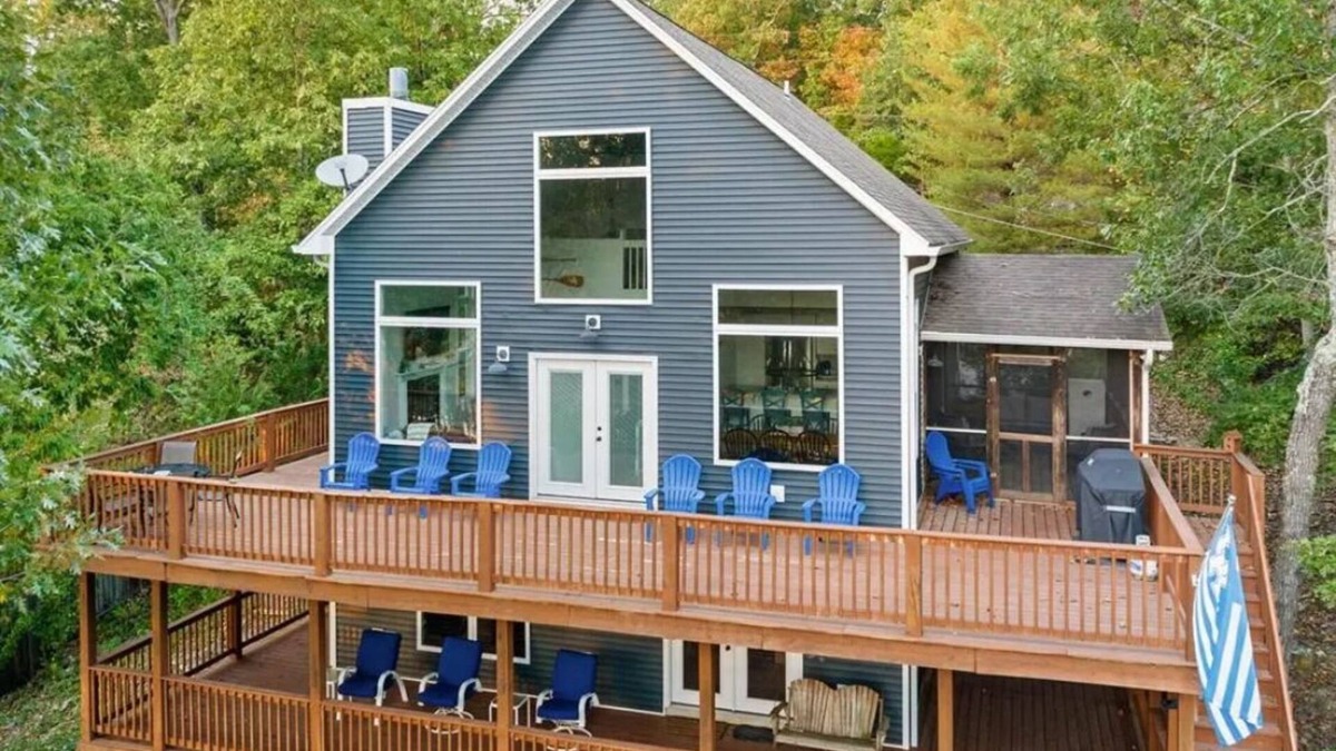 Se Ree House | Charming Lakefront Estate that Sleeps 12 on Beautiful Rough River Lake, KY!