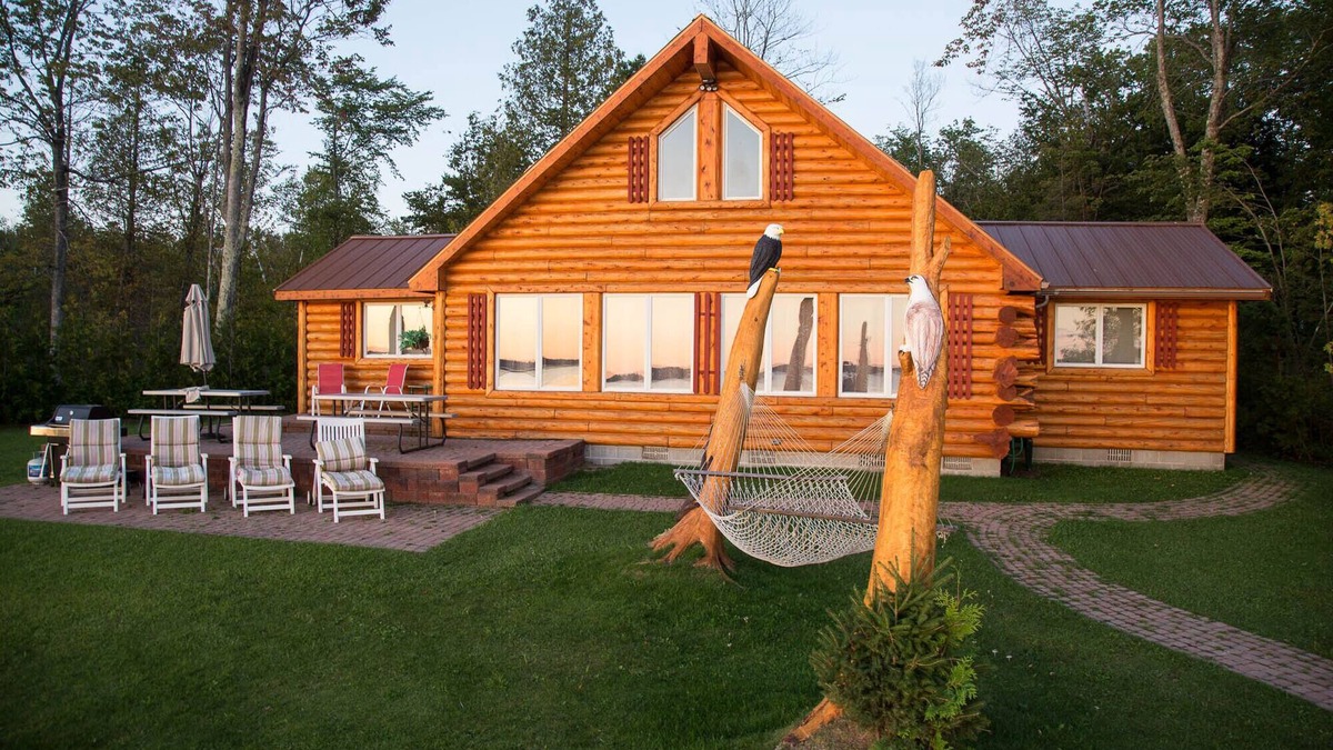 Moran Cottage | Charming Lakefront Log Cottage, With 4 Star Furnishings, 15 min. N of Mighty Mac