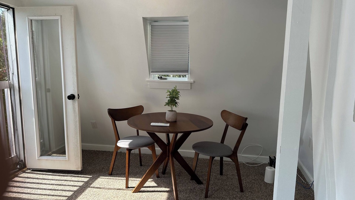 South Britain Apartment | Charming Lakefront studio with panoramic lake views.