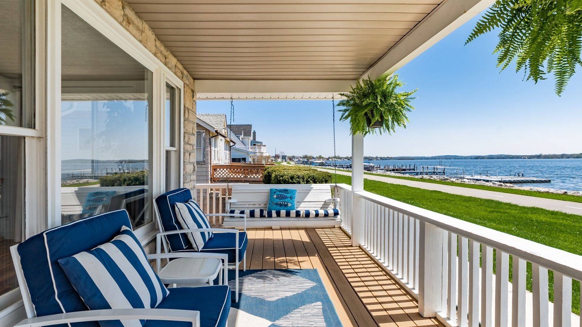 Millersport House | Charming lakefront cottage with beautiful views and central location.