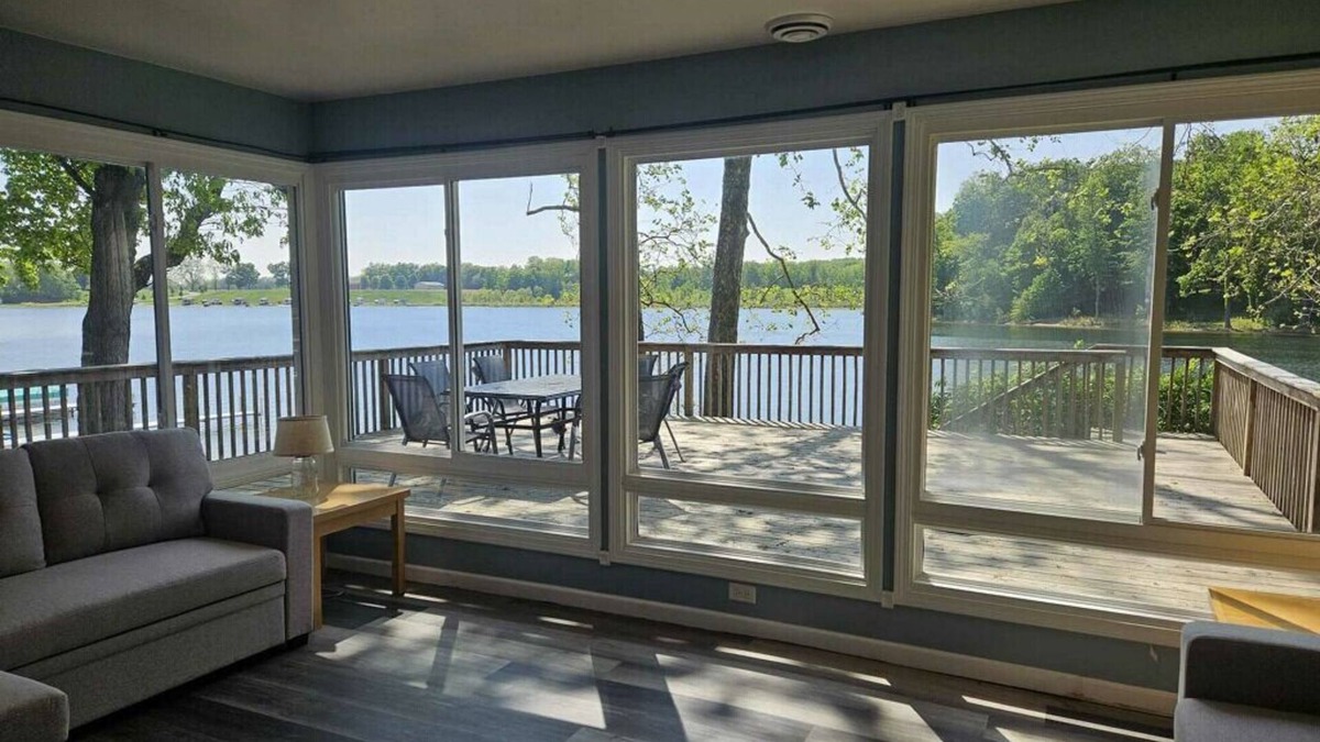 Bradley Cottage | Charming Lakefront Retreat with Sandy Beach – Perfect Getaway