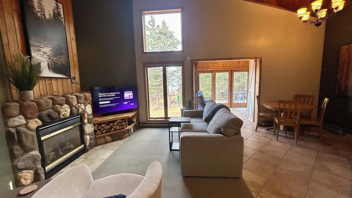 Two Harbors Condo | Charming Lakehome Central to Superior's North Shore Attractions 2 Bed/1 Bath