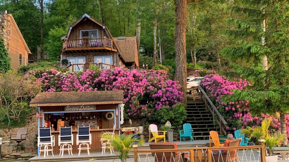 Hopatcong House | Charming lakehouse on the water, 2 slip dock, full bar on the water