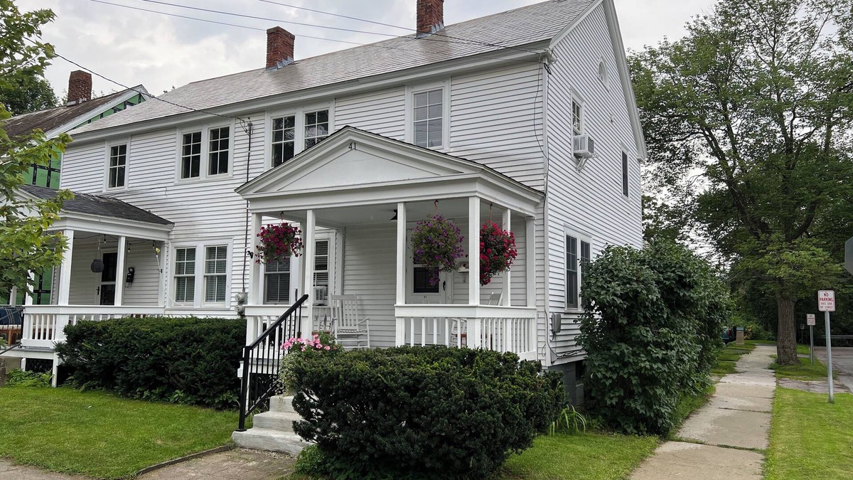 South End House | Charming Lakeside Beach House, three bedrooms in fabulous Burlington