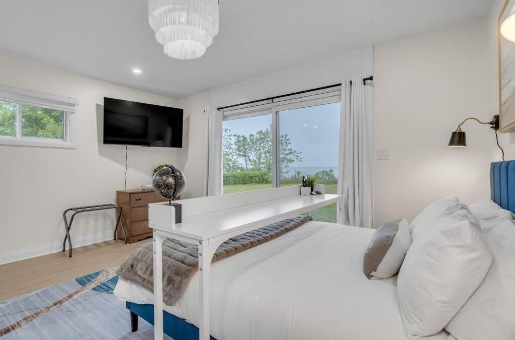 Port Hope House | Charming Lakeside Breeze By The Lake