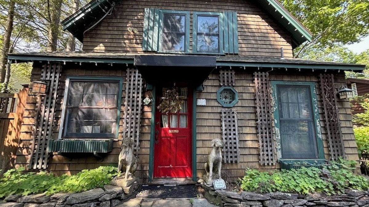 Morris House | Charming lakeside cottage and guest cottage with spectacular views