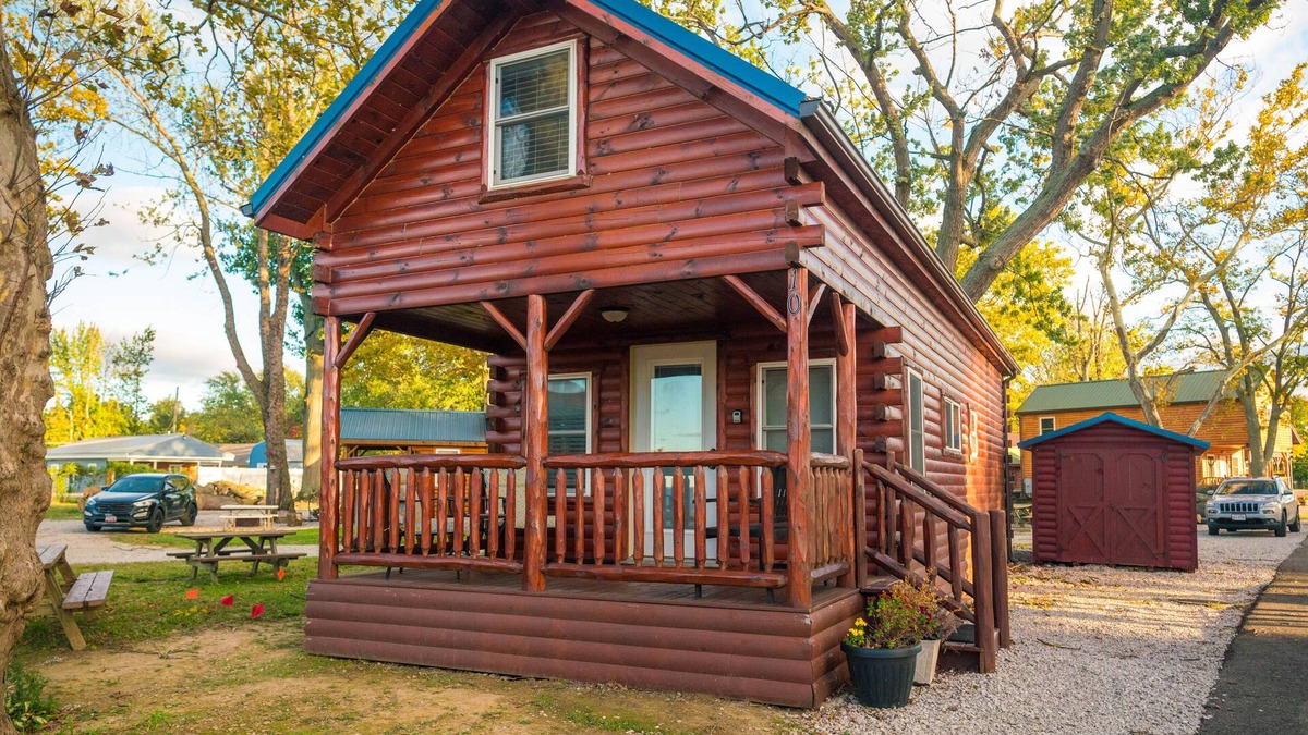 Ashtabula Cabin | Charming Lakeview Cabin Near Geneva-On-The-Lake, The Perfect Getaway!