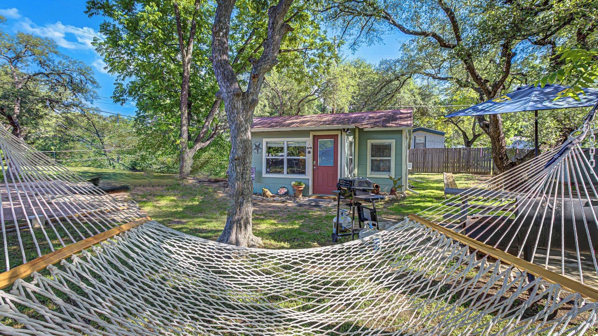 Kingsland House | Charming Lakeview Cottage with Lake Access!