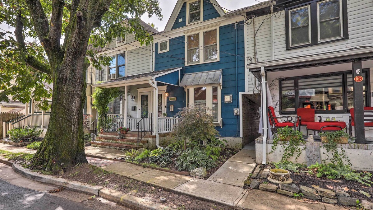 Lambertville House | Charming Lambertville Retreat - 1 Mi to River!