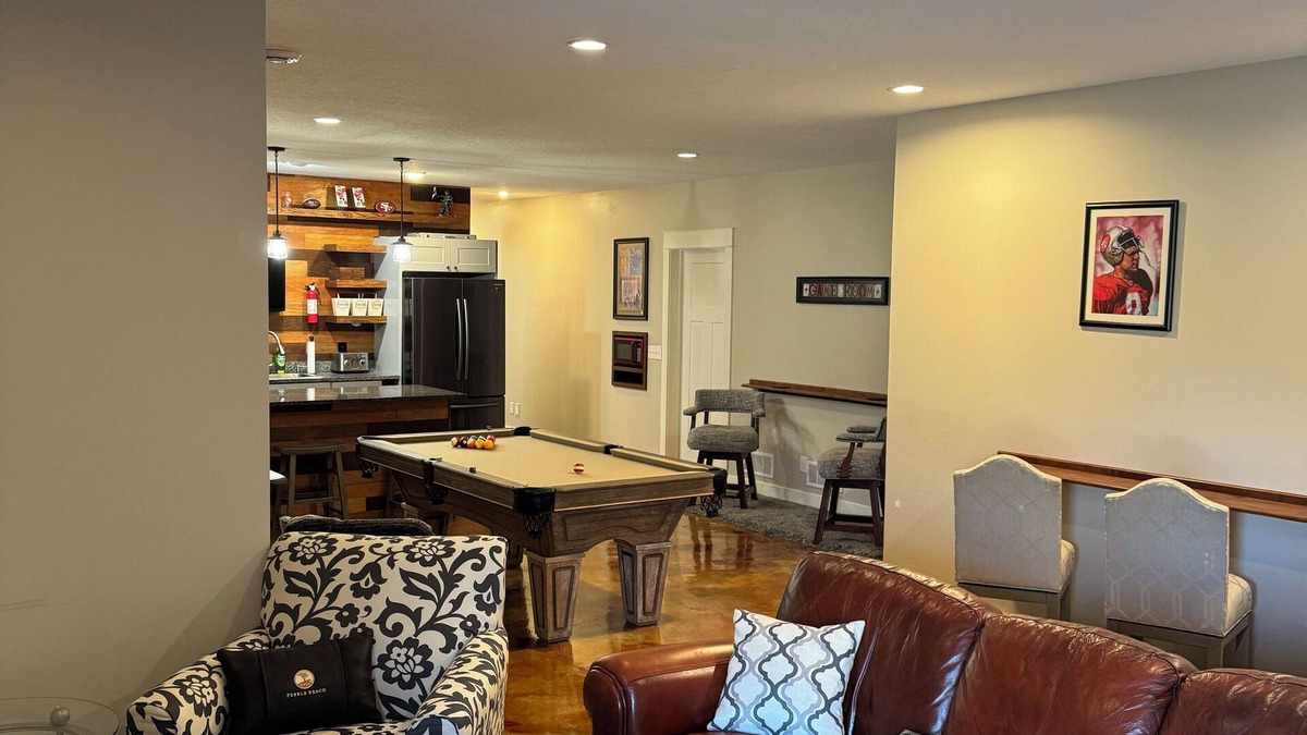 Lakeville Apartment | Charming large 2-bedroom basement apartment in serene Lakeville with AC, WiFi,